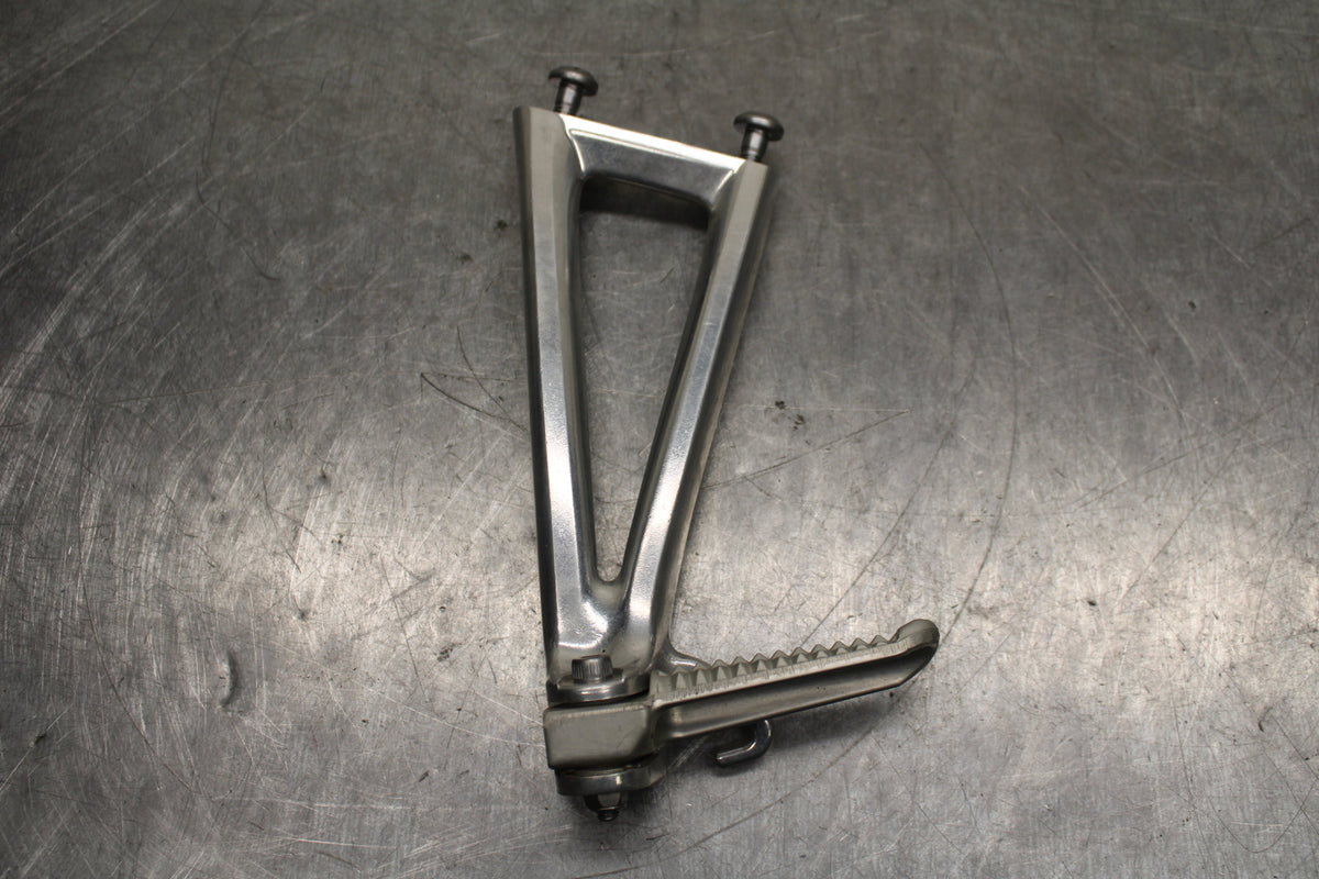 03-05 YAMAHA YZF R6  LEFT REAR BACK PASSENGER PEG BB132