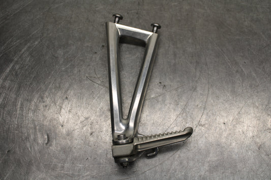 03-05 YAMAHA YZF R6  LEFT REAR BACK PASSENGER PEG BB132