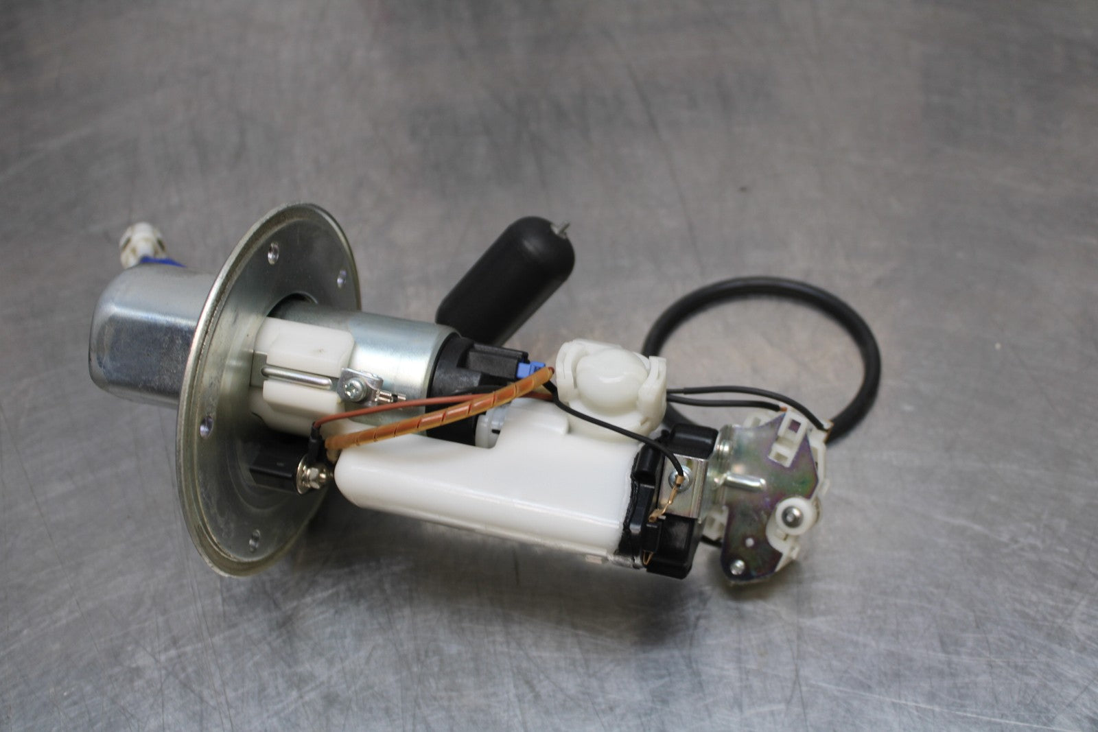 06-07 SUZUKI GSXR 600 FUEL PUMP GAS PETROL SENDER UNIT BB170