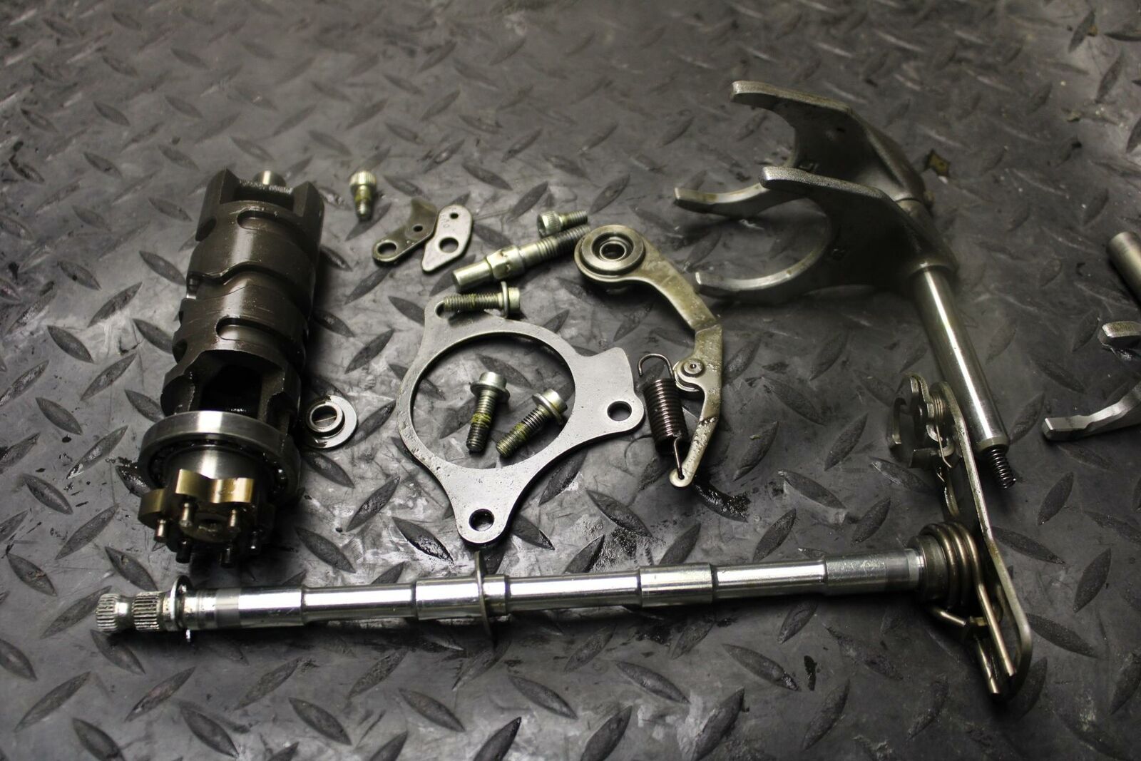 06 YAMAHA YZF R1 ENGINE TRANSMISSION GEAR SHIFT SHIFTER CAM DRUM W FORKS BB191 D