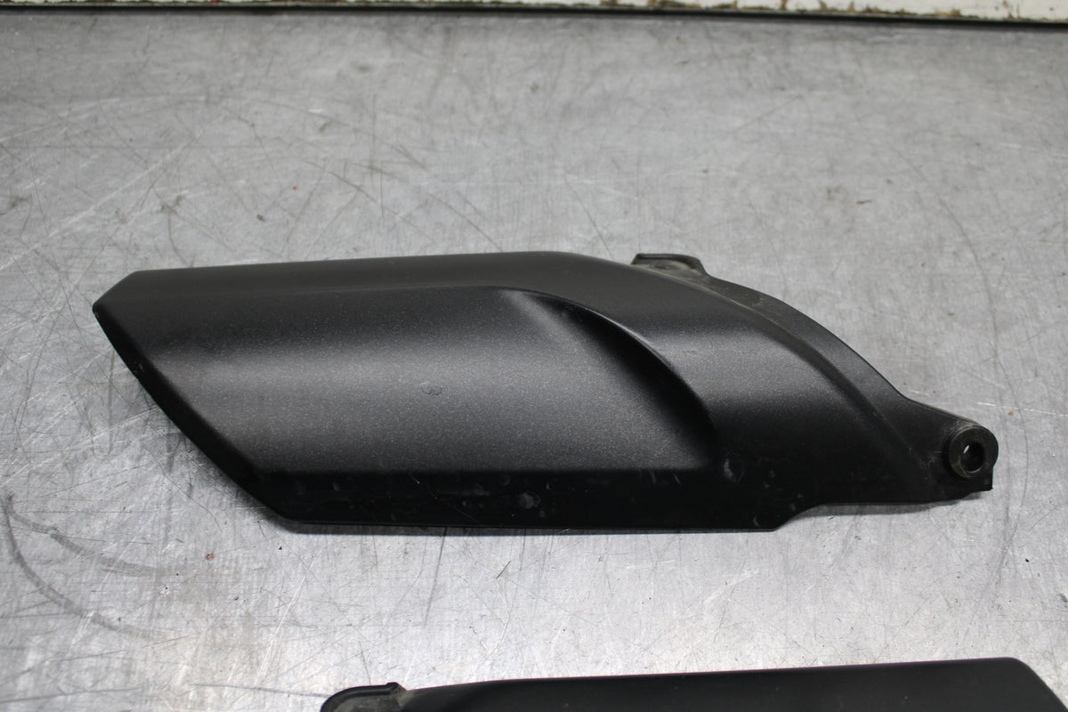 12-17 KAWASAKI ER-6N Z650 FRONT FORK GUARD COVER SET PAIR BB709