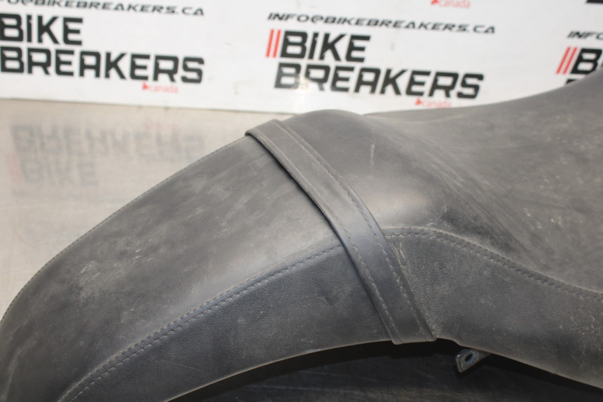 14 HONDA SHADOW 750 VT750C2B FRONT DRIVERS/ REAR SEAT BB867