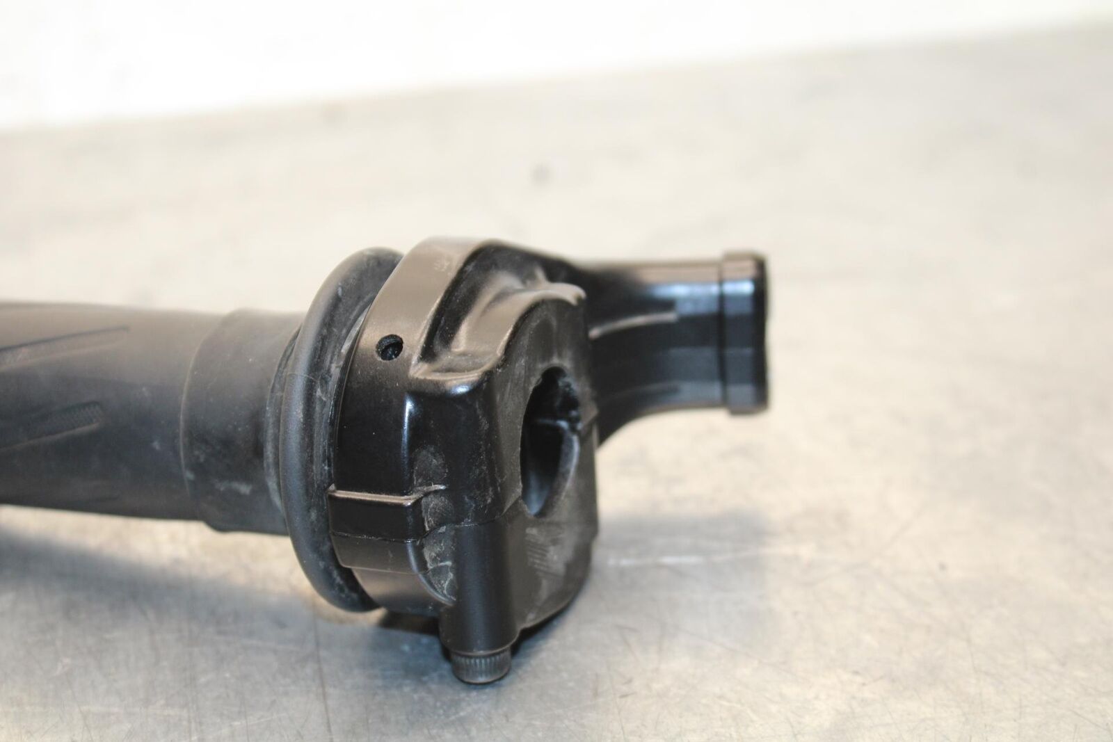 20-21 YAMAHA XSR900 RIGHT THROTTLE GRIP BB599