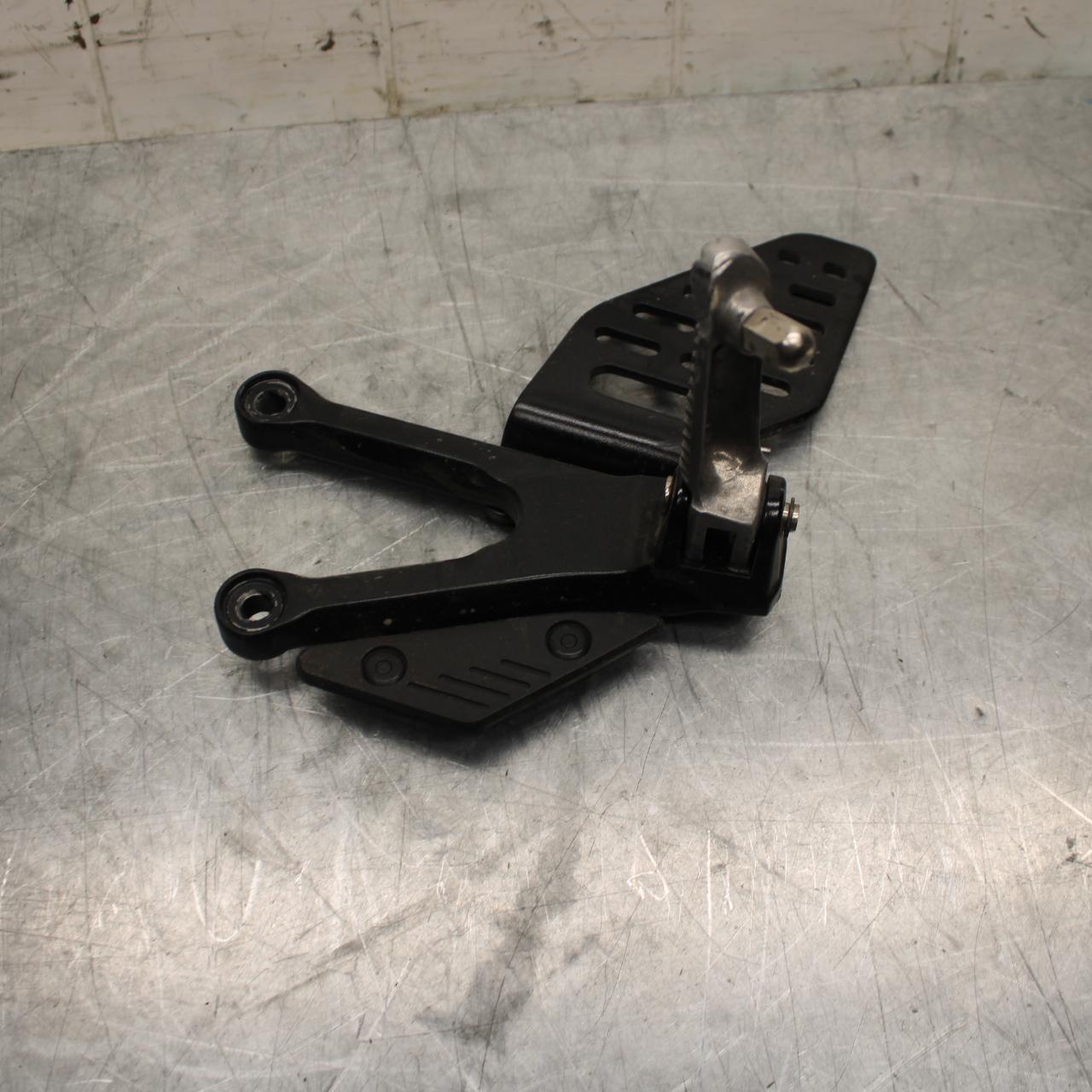 08-16 YAMAHA YZF R6 LEFT REARSET REAR SET DRIVER FOOT PEG BRACKET MOUNT BB465