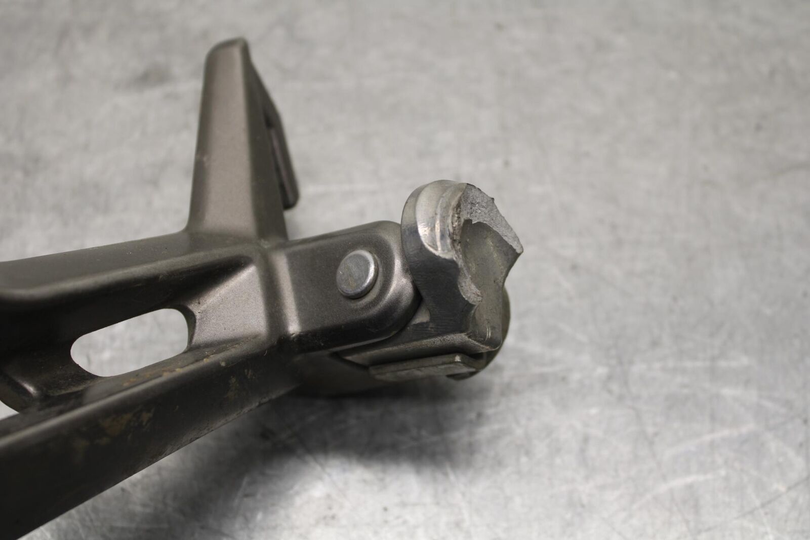 15-16 KAWASAKI EX300 REAR BACK PASSENGER PEG SET PAIR BB635