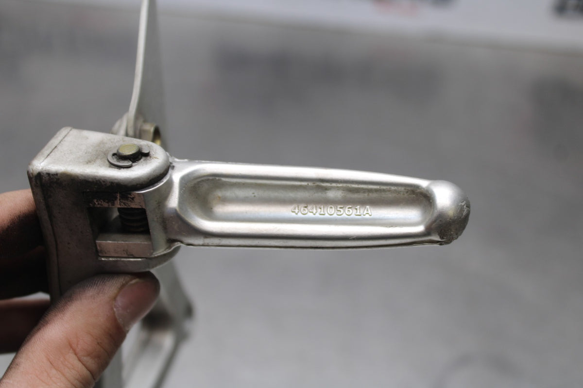 05 DUCATI SUPERSPORT 800 RIGHT REARSET REAR SET DRIVER FOOT PEG REST STOP BB913
