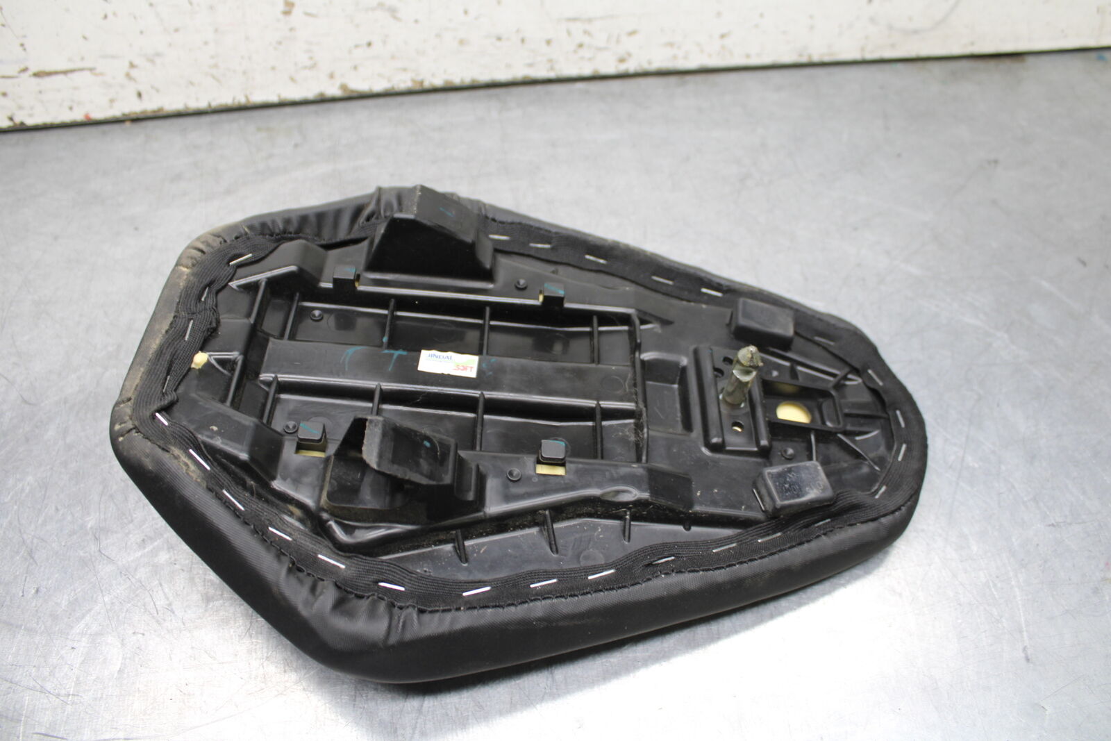 17-24 KTM 390 DUKE REAR BACK PASSENGER TANDEM SEAT PAD SADDLE PILLION BB734