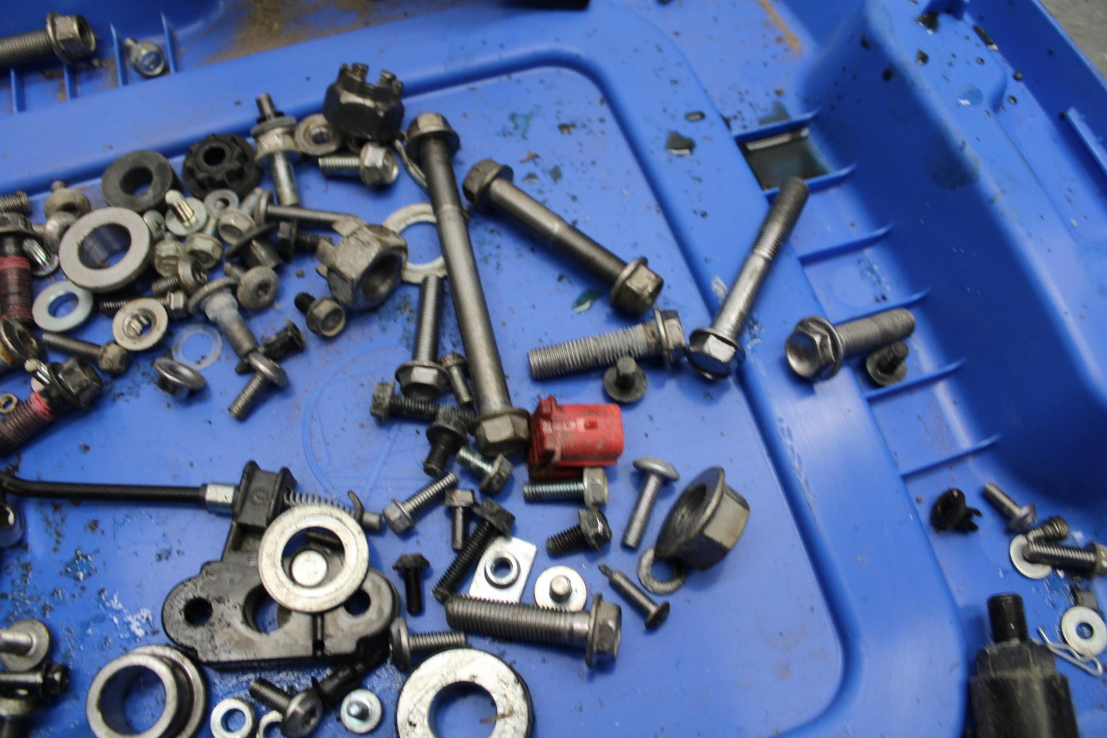 18 KAWASAKI Z 400 LEFTOVER  MOUNTING BOLTS HARDWARE MOTOR SCREWS BB469