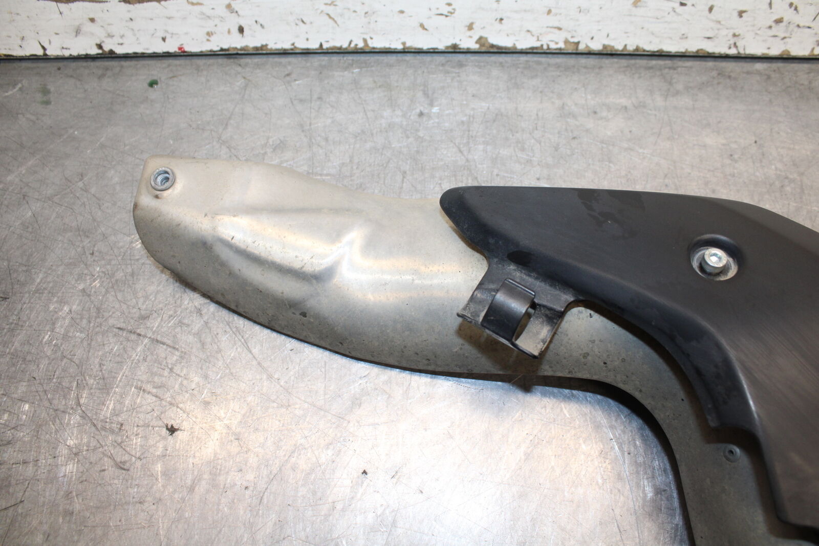 05-06 HONDA CBR600RR REAR BACK MUFFLER EXHAUST PIPE COVER HEAT SHIELD  BB739