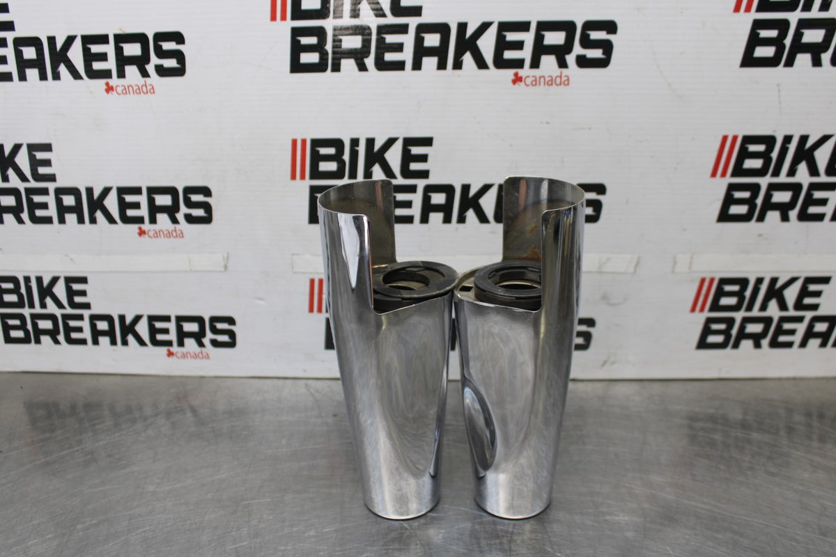 05-09 SUZUKI BOULEVARD C90 FRONT FORK UPPER COVER TOP GUARD SHIELD COWL  BB918