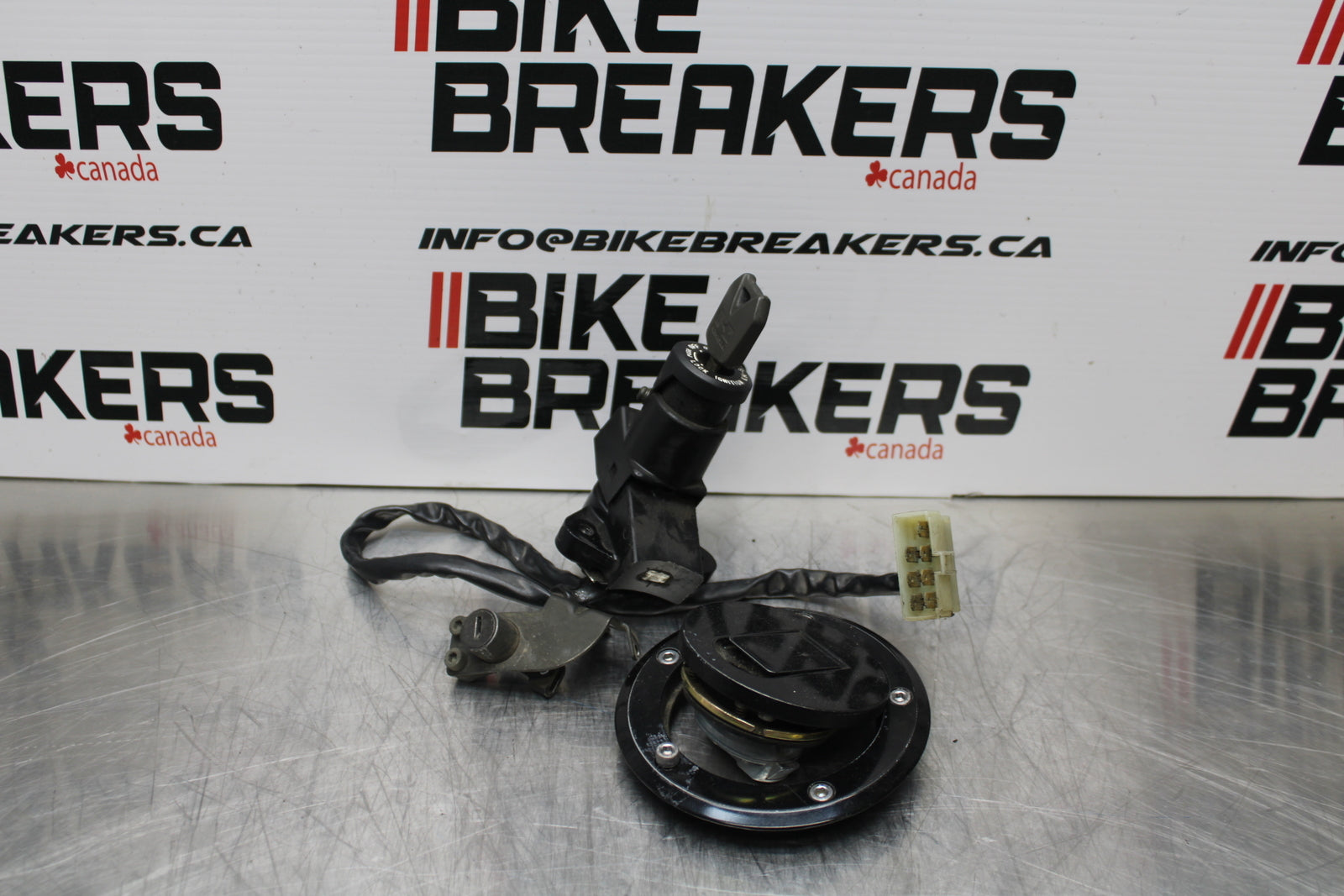 04-05 KAWASAKI NINJA ZX10R IGNITION LOCK KEY SET W/ GAS CAP AND SEAT LOCK BB163