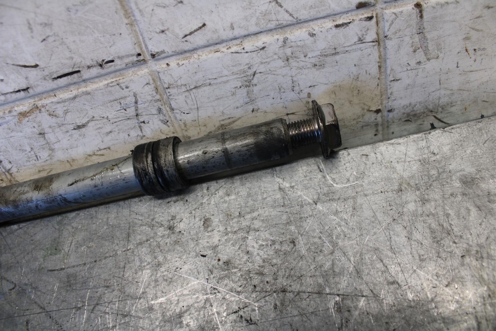 2007 Honda CBR600RR FRONT WHEEL RIM AXLE PIVOT BOLT 44301-MFJ-D00 BB536