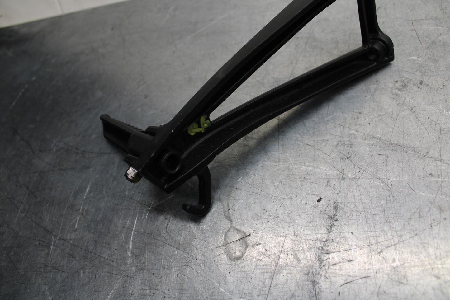 07 YAMAHA YZF R6 2c0 RIGHT REAR BACK PASSENGER PEG BB75