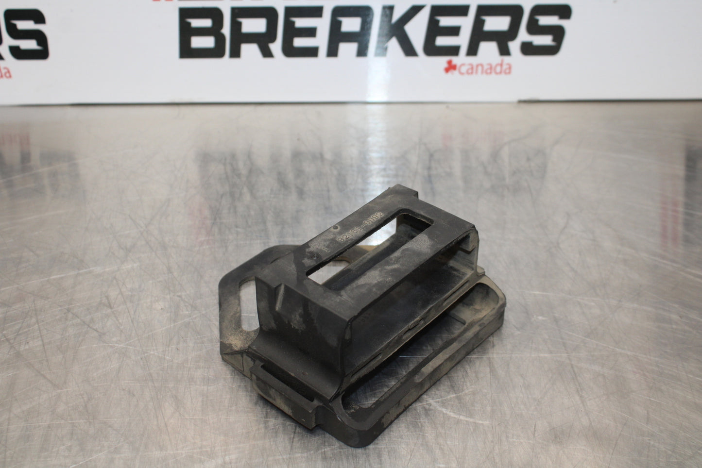 04-05 KAWASAKI NINJA ZX10R ECU ECM RELAY HOLDER BRACKET BB163