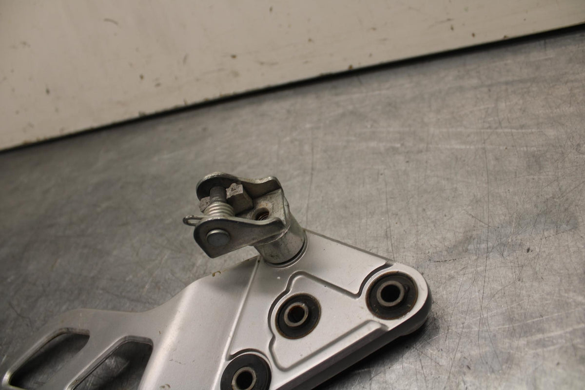 07-12 SUZUKI BANDIT GSF 650 F GSX650F LEFT REARSET REAR SET DRIVER FOOT PEG BB90