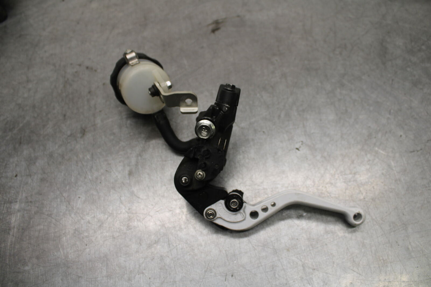 08-09 SUZUKI GSXR600 FRONT BRAKE MASTER CYLINDER w/ LEVER BB728