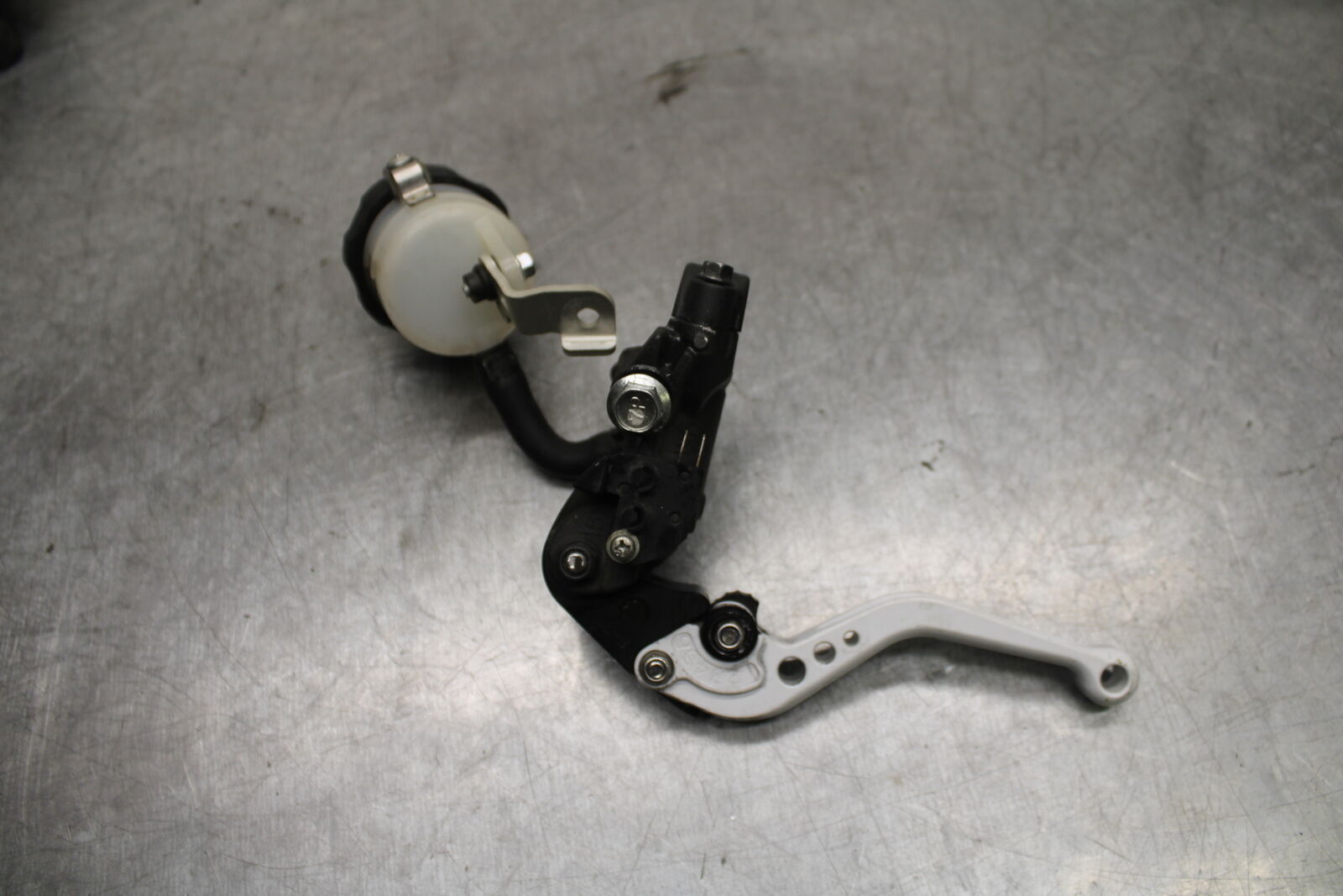 08-09 SUZUKI GSXR600 FRONT BRAKE MASTER CYLINDER w/ LEVER BB728