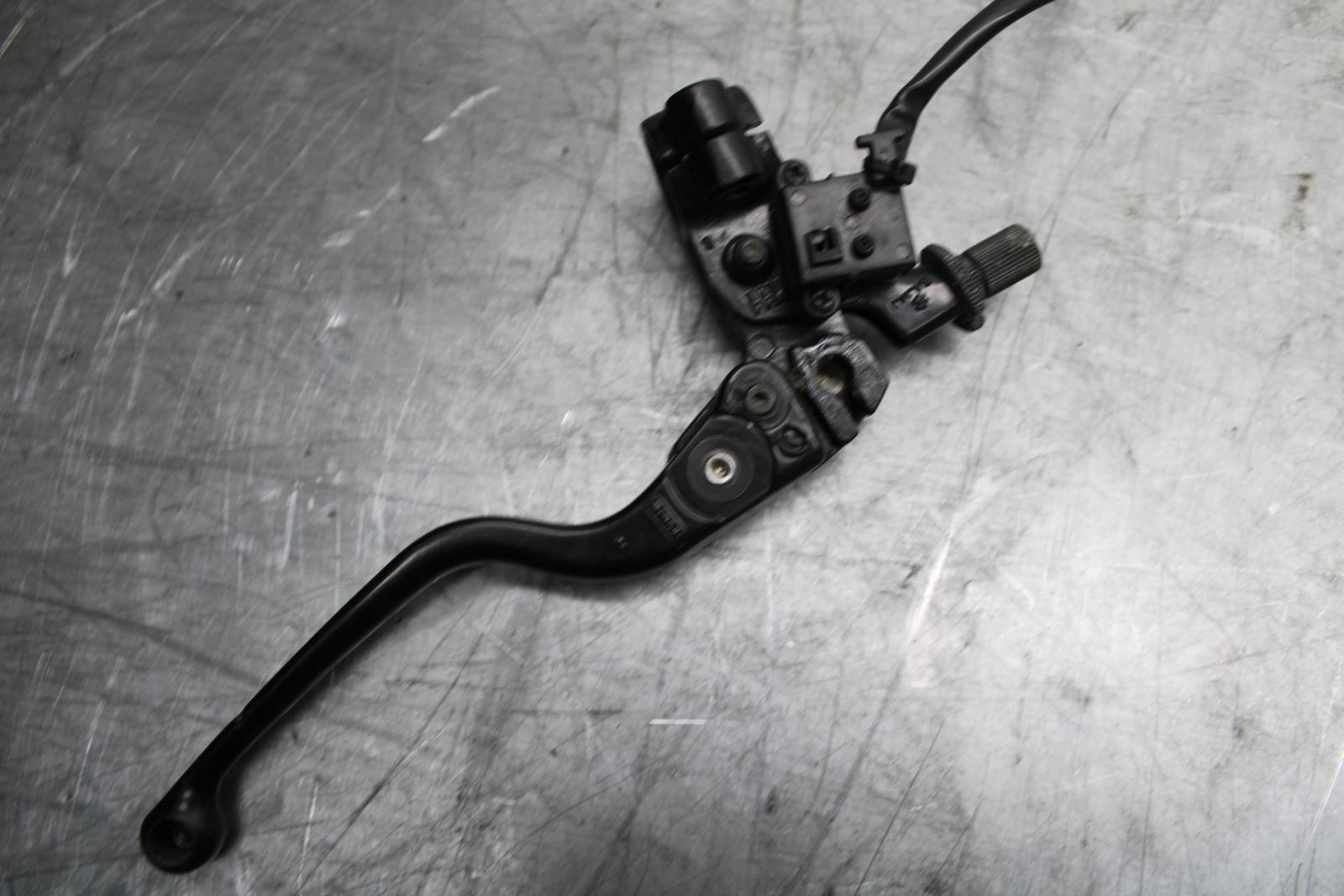 21 HUSQVARNA VITPILEN 401 CLUTCH PERCH MOUNT WITH LEVER  BB467