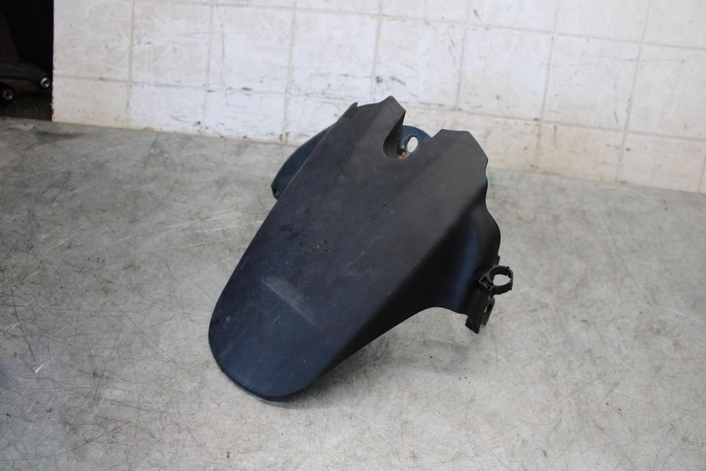 06-07 SUZUKI GSXR600 REAR BACK WHEEL TIRE HUGGER FENDER  BB543