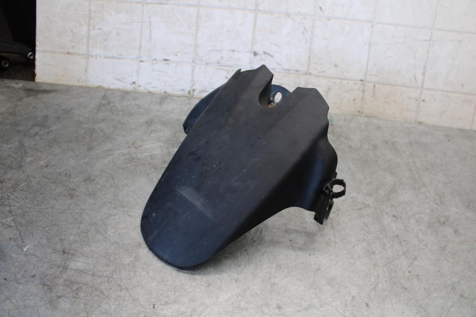 06-07 SUZUKI GSXR600 REAR BACK WHEEL TIRE HUGGER FENDER  BB543