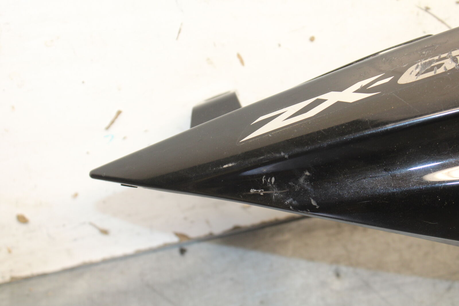 09-12 KAWASAKI NINJA ZX6R RIGHT REAR BACK TAIL FAIRING COWL SHROUD BB698