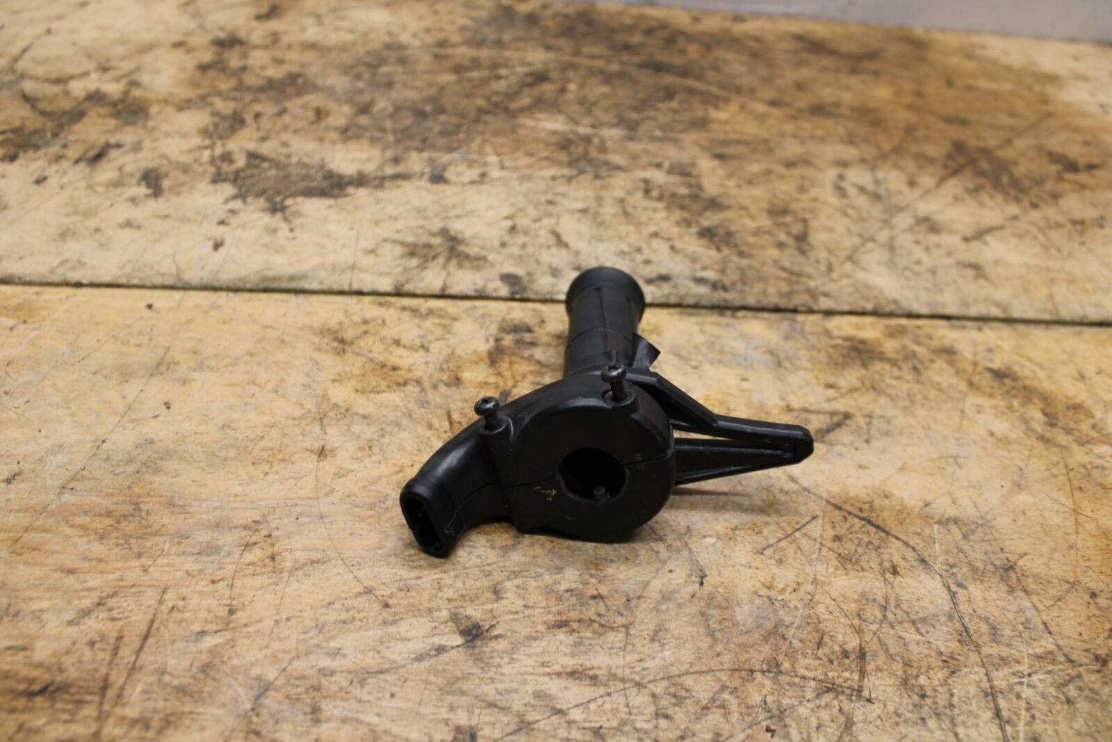 13-18 KAWASAKI NINJA ZX6R THROTTLE CABLE LINE HOUSING GUIDE BB349