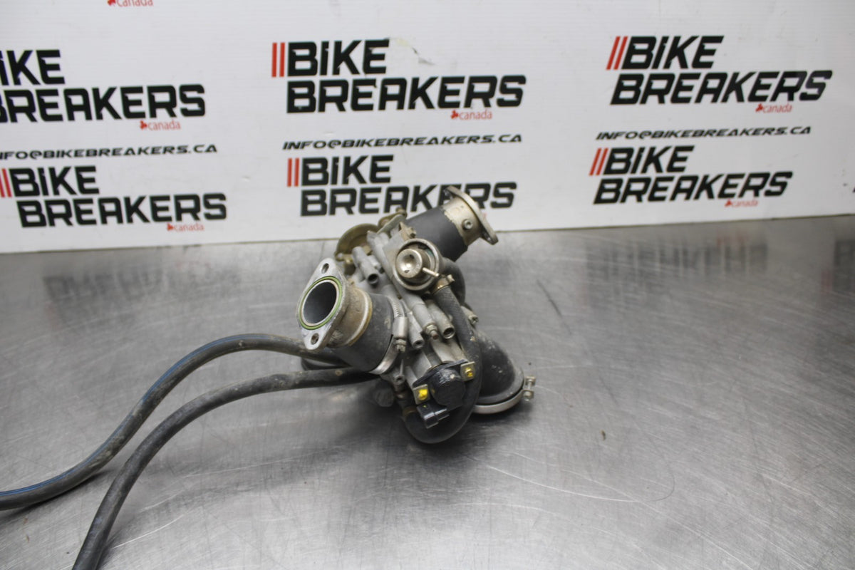 02 DUCATI MONSTER 620 MAIN FUEL INJECTORS / THROTTLE BODIES