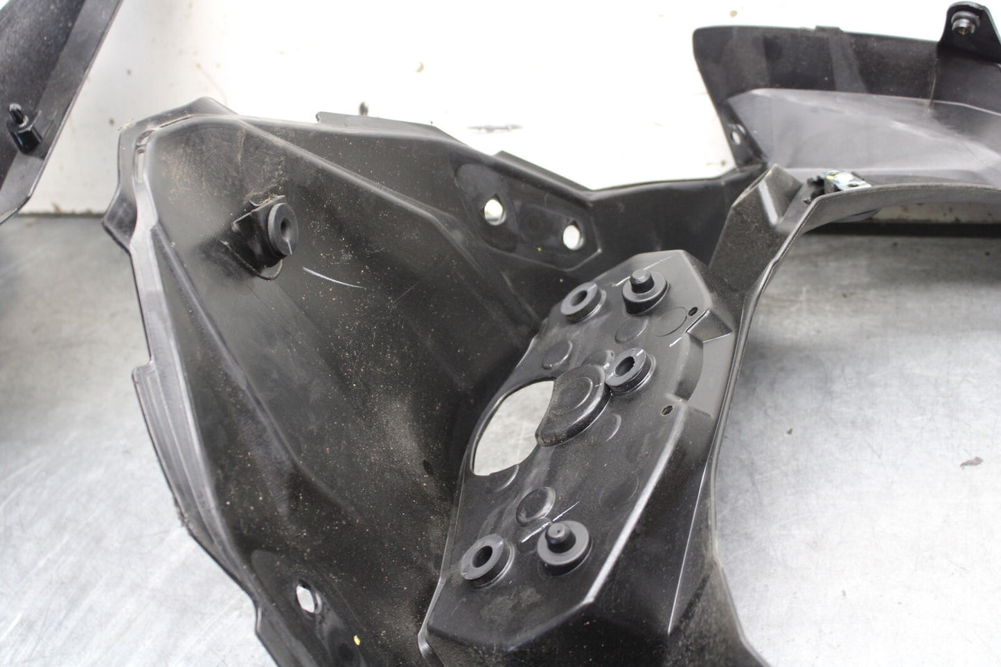 18-23 KAWASAKI NINJA 400 FRONT CENTER COWL FAIRING BB660