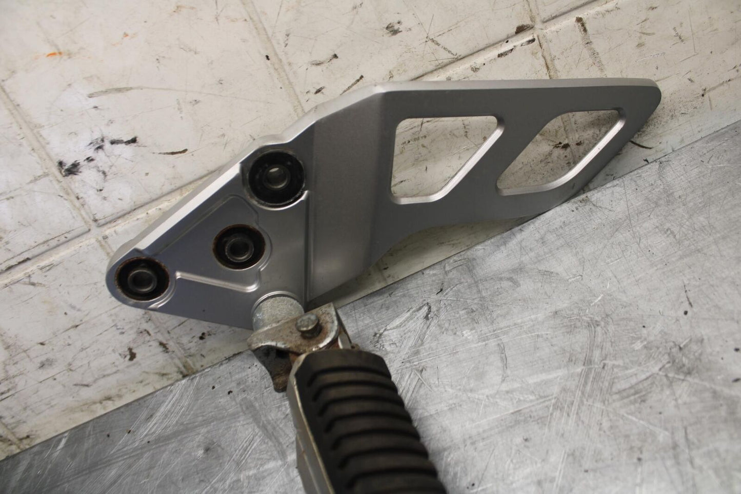 2016 Suzuki Bandit GSF1250SA ABS LEFT REARSET REAR SET DRIVER FOOT PEG BB509