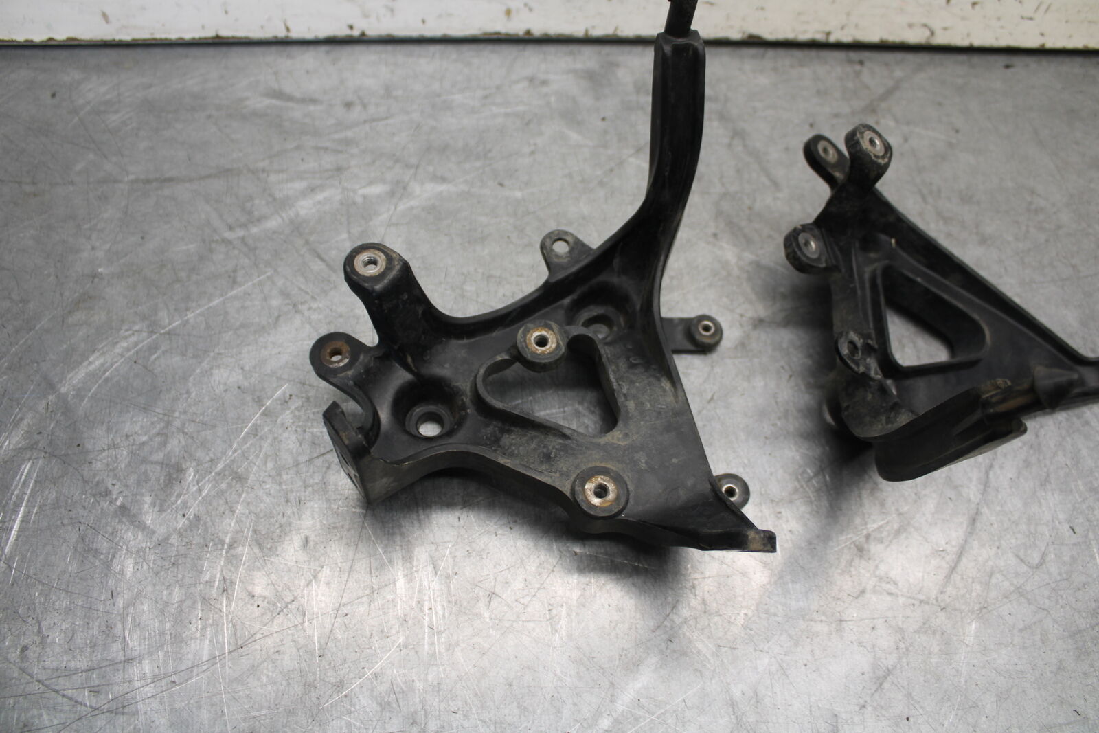 09-24 YAMAHA RAPTOR 700R FRONT FENDER LEFT RIGHT STAY BRACKETS BB654