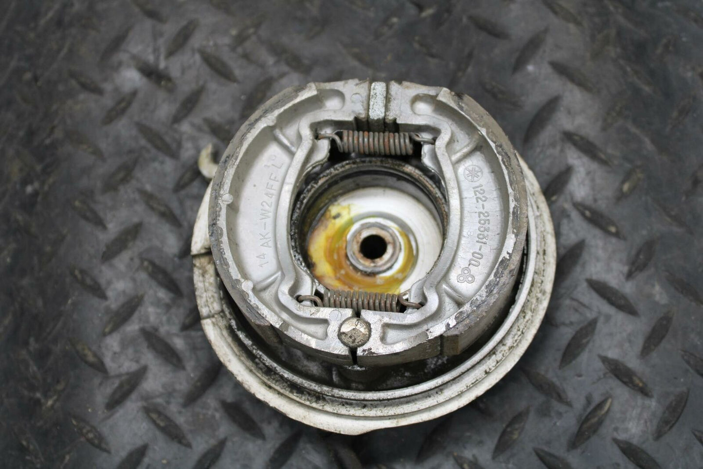 71 YAMAHA L5 FRONT WHEEL RIM HUB BB230