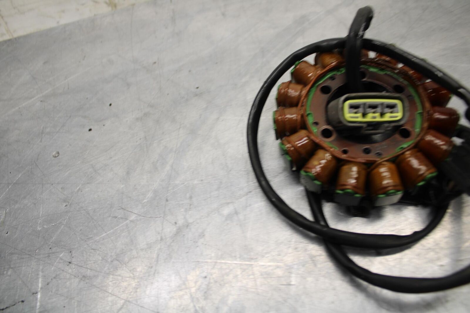 09-14 YAMAHA YZF R1 STATOR GENERATOR ALTERNATOR MAGNETO 14B-81410-00-00 BB471