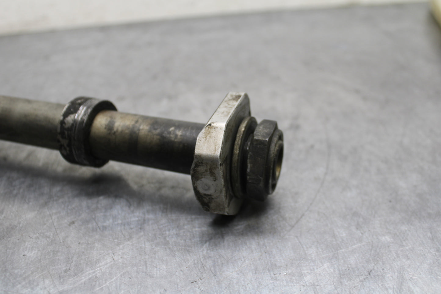 08-10 SUZUKI GSXR 600 REAR AXLE BACK WHEEL RIM PIVOT BOLT AXEL BB132