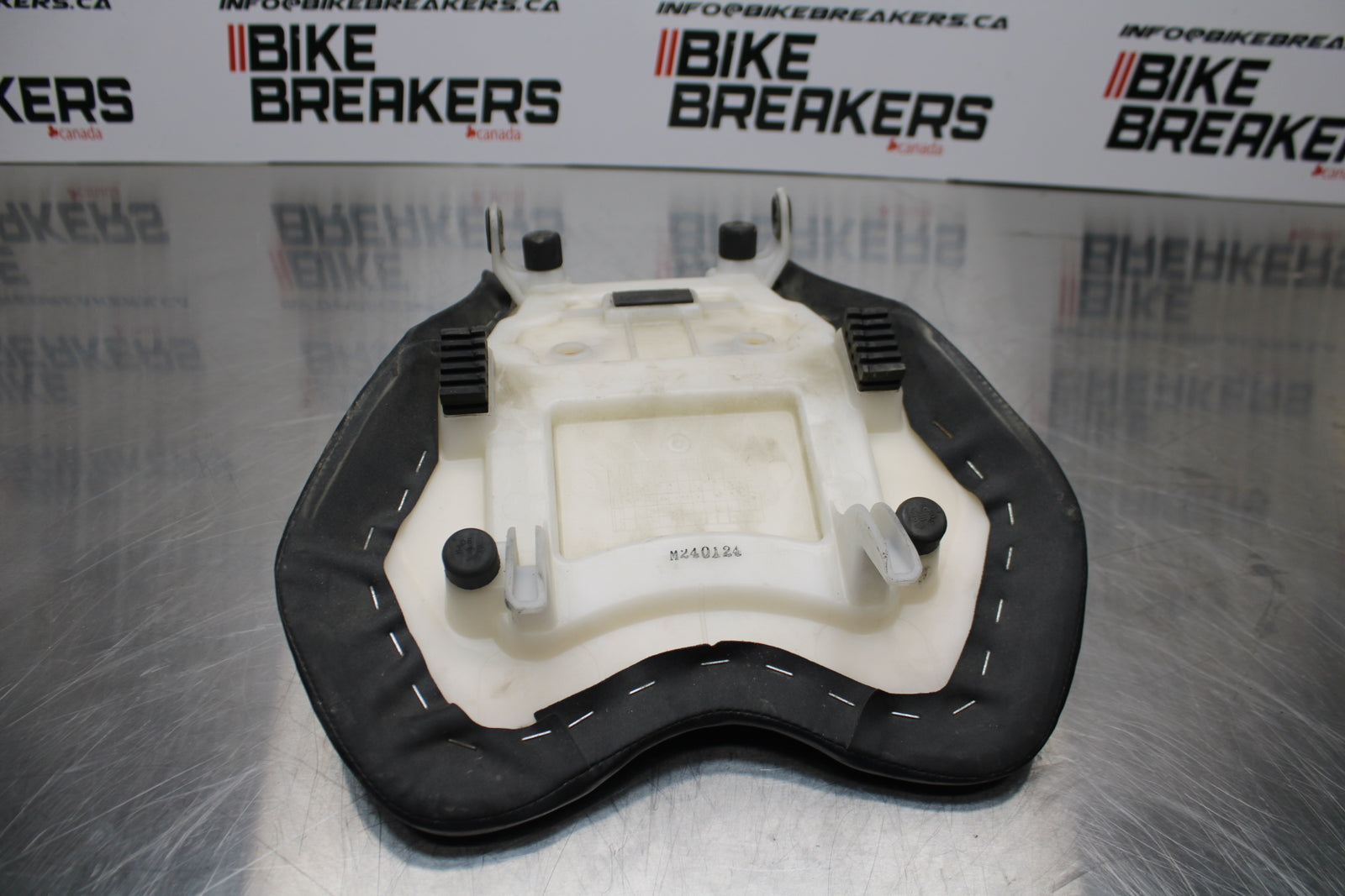 11 SUZUKI GSXR1000 FRONT DRIVERS SEAT PAD SADDLE PILLION BB142