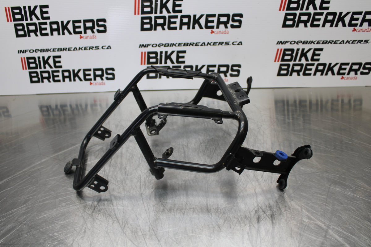 09 YAMAHA ROYAL STAR XVZ1300TF VENTURE UPPER FAIRING GAUGES STAY BRACKET  BB151