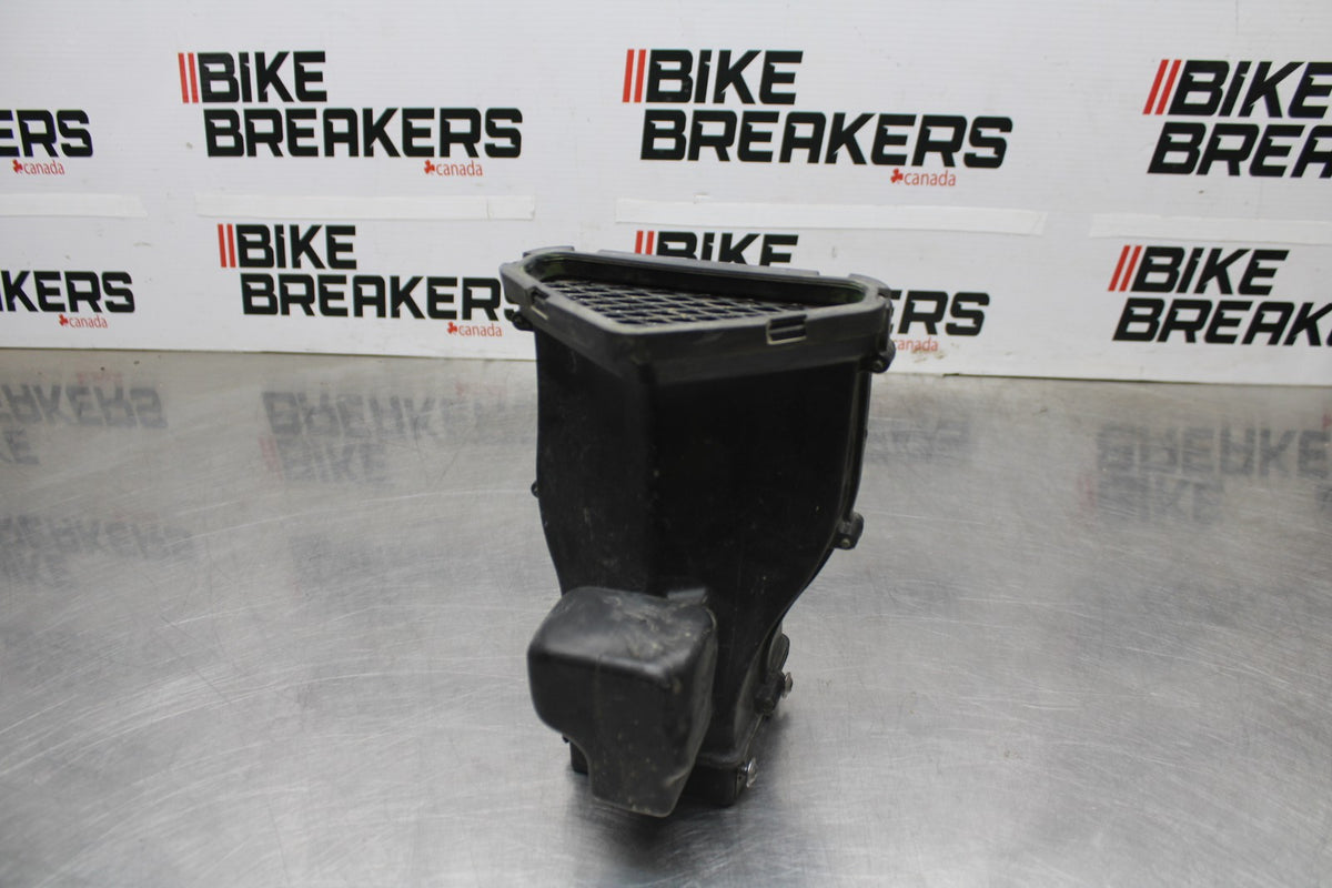 05-06 KAWASAKI NINJA ZX6R RAM AIR INTAKE TUBE DUCT BB877