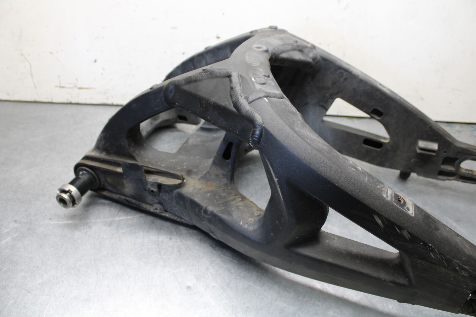 16 KAWASAKI NINJA ZX10R REAR SWINGARM BACK SUSPENSION 33001-0648 BB650