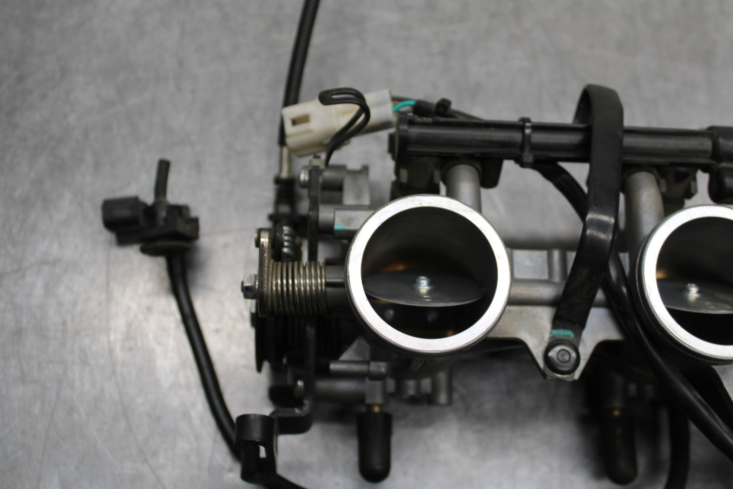 12-17 KAWASAKI NINJA 650 MAIN FUEL INJECTORS / THROTTLE BODIES BB129