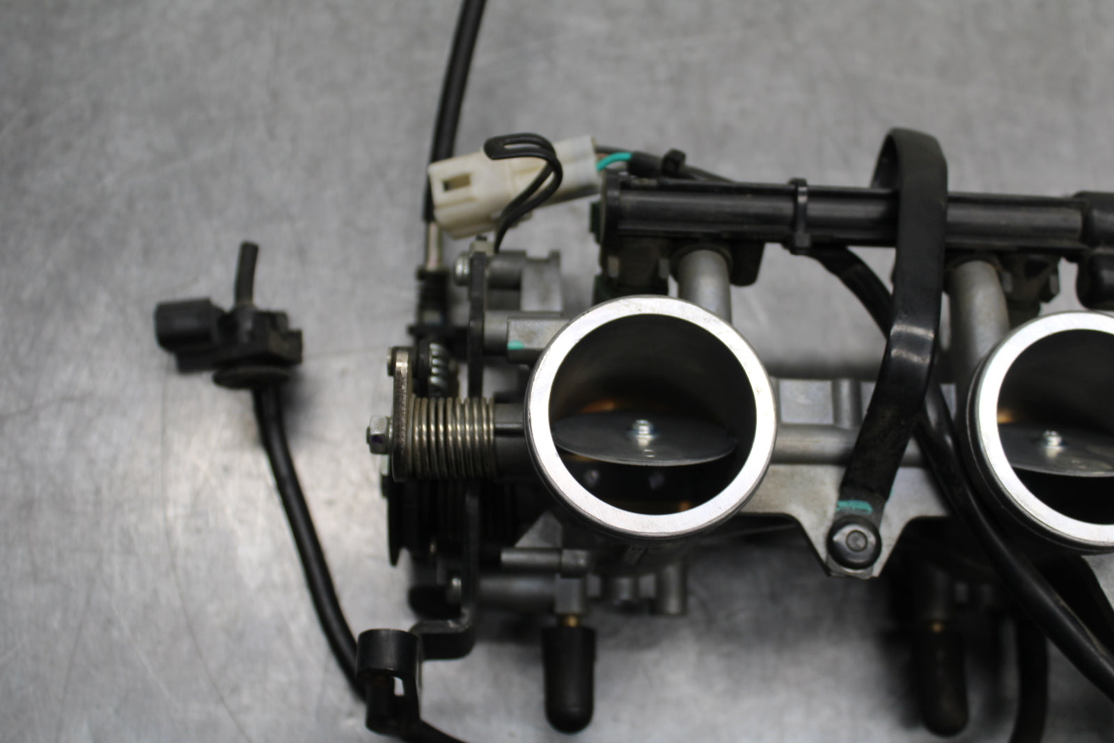 12-17 KAWASAKI NINJA 650 MAIN FUEL INJECTORS / THROTTLE BODIES BB129