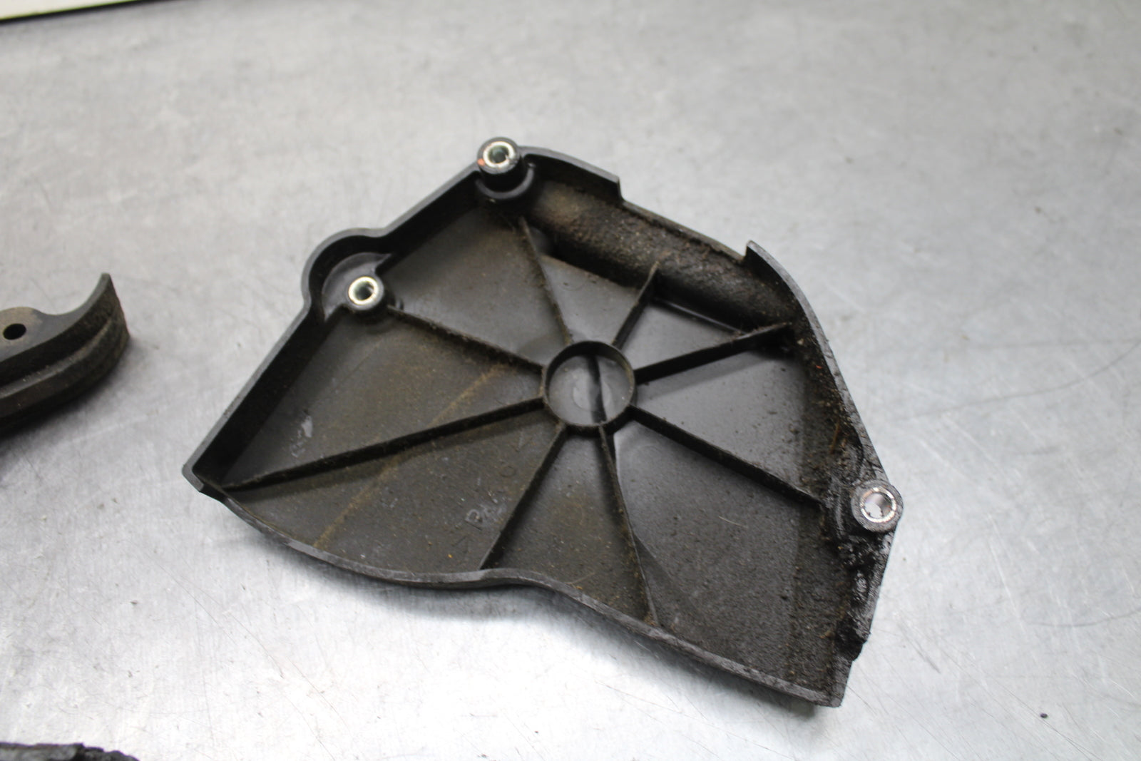 09-14 YAMAHA YZF R1 ENGINE SPROCKET COVER BB119