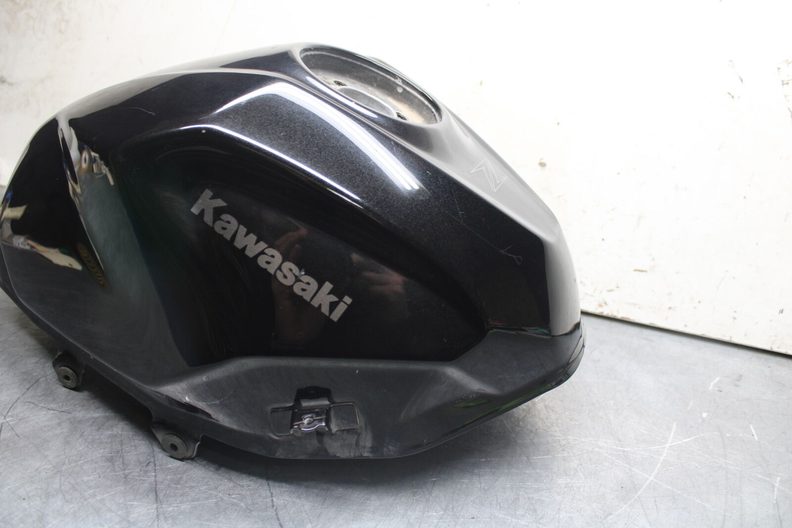19-22 KAWASAKI Z400 GAS TANK FUEL CELL PETROL RESERVOIR BB708