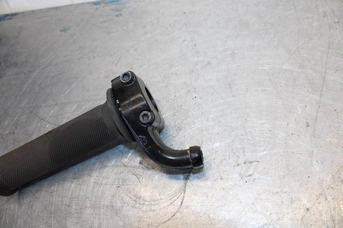 07-08 YAMAHA YZF R1 THROTTLE CABLE LINE HOUSING GUIDE BB439