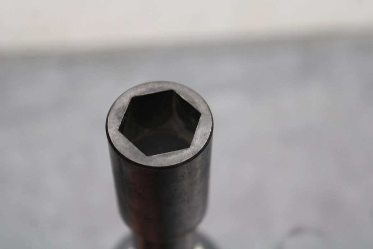 05 YAMAHA YZF R6  FRONT WHEEL RIM AXLE PIVOT BOLT BB132