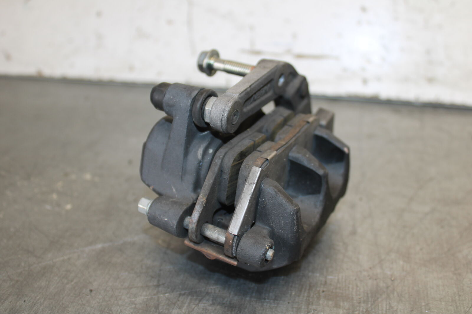 13-15 HONDA CBR500R RIGHT FRONT BRAKE CALIPER 45250-MGZ-J01 BB704