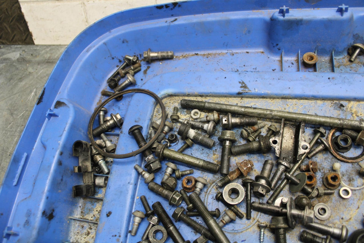 2003 Yamaha YZF R6 LEFTOVER MOUNTING BOLTS HARDWARE MOTOR SCREWS BB539