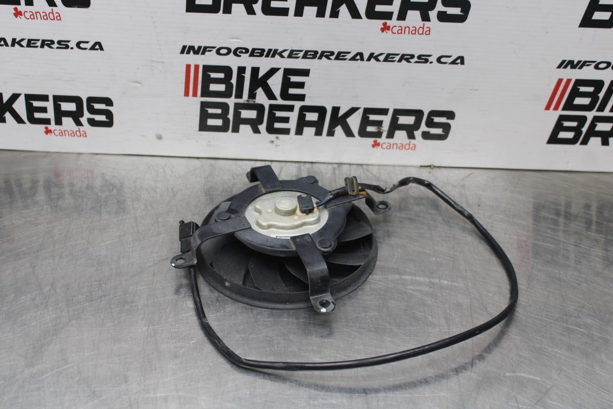 06 KAWASAKI VULCAN 900 ENGINE RADIATOR COOLING FAN BB799