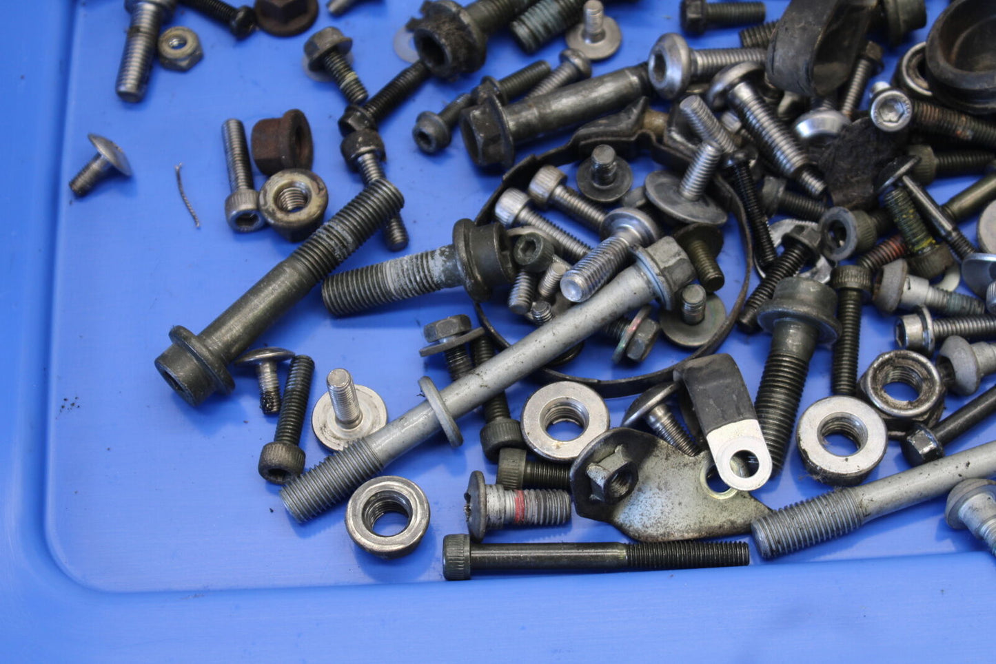 08-09 YAMAHA YZF R6S MOUNTING BOLTS HARDWARE MOTOR SCREWS BB690