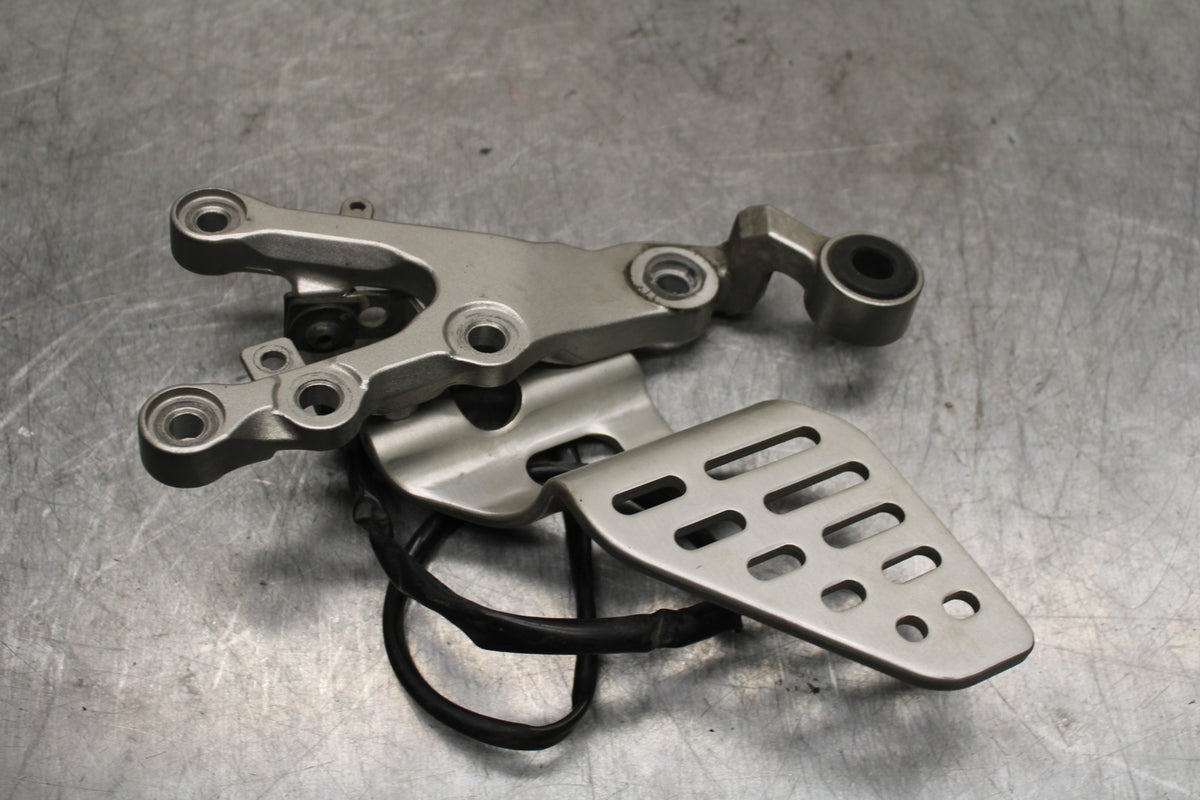 06 YAMAHA YZF R6 RIGHT LEFT REARSETS REAR SET DRIVER FOOT PEGS  BB716
