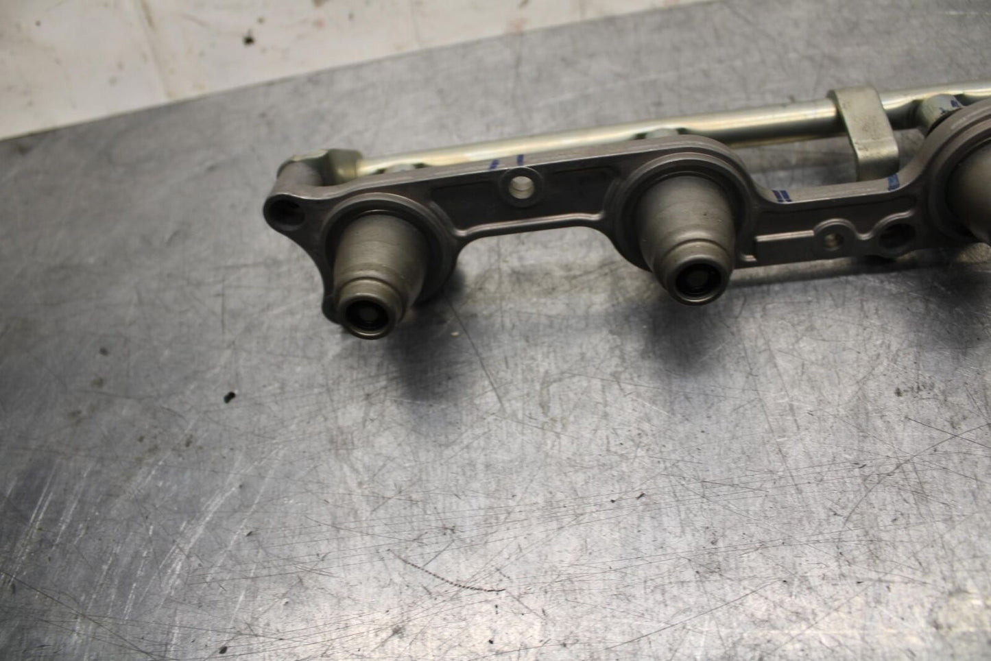 06-07 HONDA CBR1000RR SECONDARY FUEL INJECTORS TOP AIRBOX GAS RAIL BB75