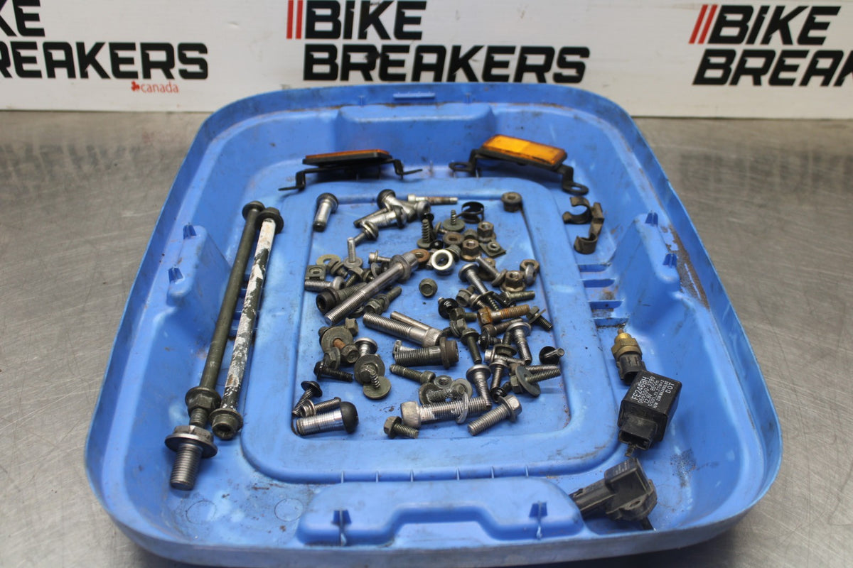 03 YAMAHA YZF R1 MOUNTING BOLTS HARDWARE SCREWS BB895